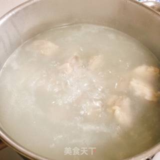 玉米排骨汤的做法步骤：3
