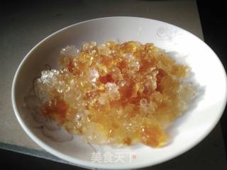 银耳桃胶雪燕红枣桂圆羹的做法步骤：3