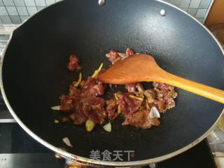 土豆炒牛肉的做法步骤：3