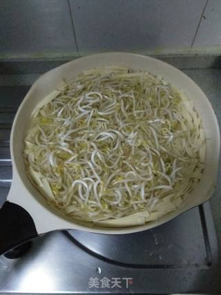 干豆腐炒豆芽的做法步骤：4