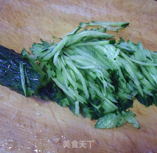 平菇鸡蛋炸酱面的做法步骤：2