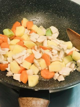 咖喱鸡饭的做法步骤：3