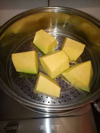 蒸南瓜的做法步骤：2
