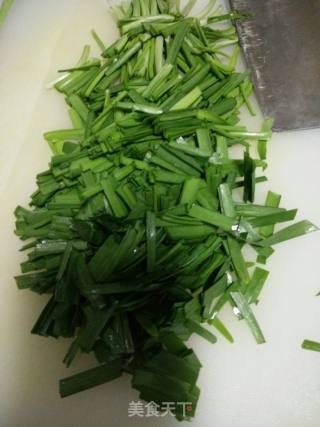 韭菜炒鱿鱼头的做法步骤：3