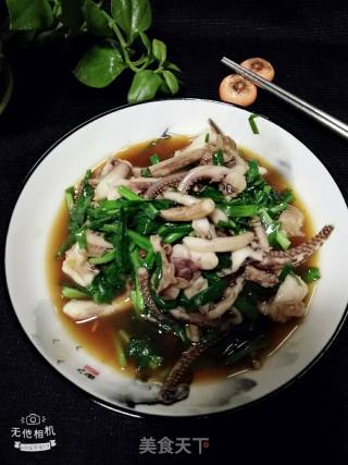 韭菜炒鱿鱼头的做法步骤：13