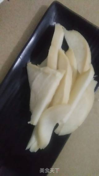 鸡腿菇炒青菜的做法步骤：2