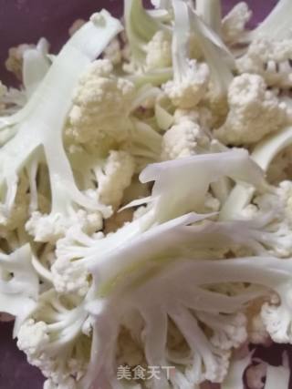 五花肉炒花菜的做法步骤：1