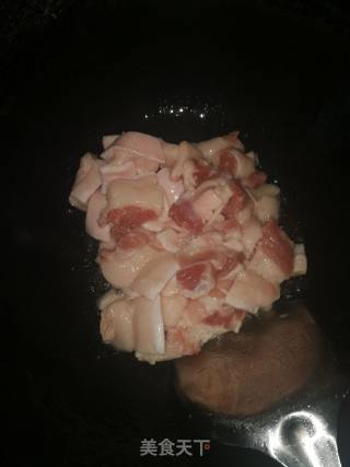 五花肉炒花菜的做法步骤：2