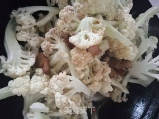 五花肉炒花菜的做法步骤：4
