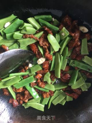 牛肉焖豆角的做法步骤：3