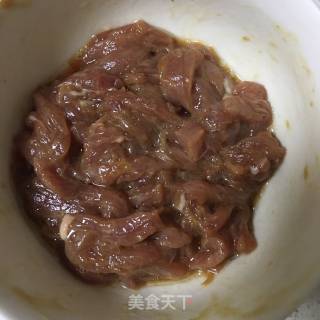 鱼香肉丝的做法步骤：5