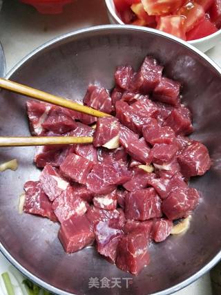 蕃茄焖牛肉的做法步骤：1