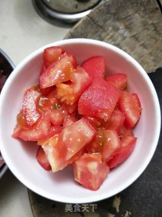 蕃茄焖牛肉的做法步骤：2