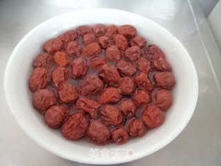 燕麦红枣莲子羹的做法步骤：1