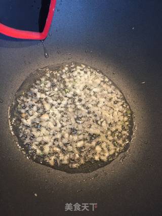 蒜蓉蒸开背粉丝虾的做法步骤：4