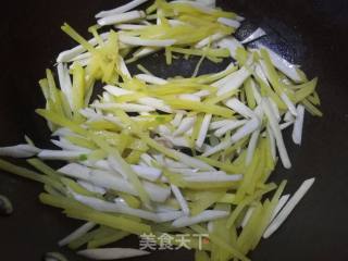 杏鲍菇炒土豆丝的做法步骤：6