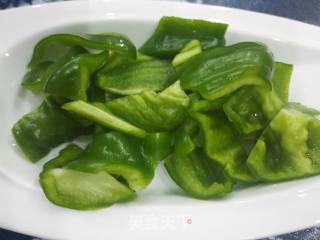 青椒炒皮皮虾的做法步骤：2