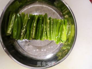 尖椒牛柳的做法步骤：1