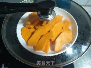 南瓜羹的做法步骤：1