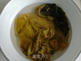 水煮酸菜牛肉的做法步骤：2