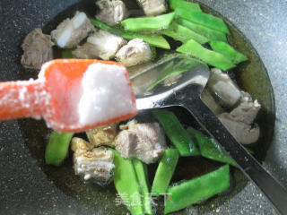 油豆角烧排骨的做法步骤：7