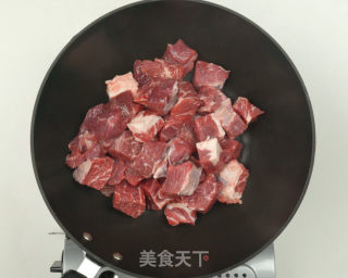 牛肉炖土豆的做法步骤：2