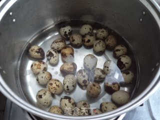 滋味鹌鹑蛋的做法步骤：1