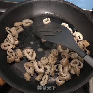 辣子肥肠的做法步骤：5