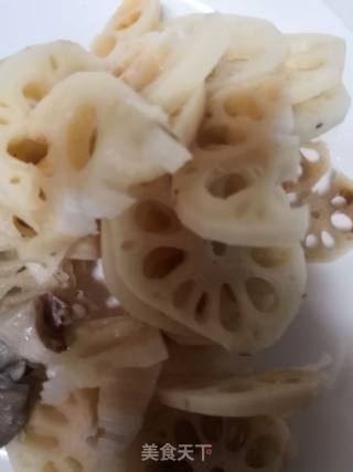 鸭焖莲藕的做法步骤：1