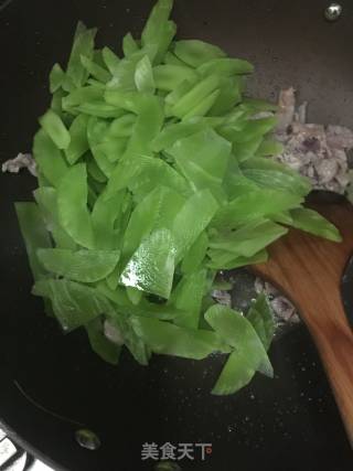 莴笋炒肉的做法步骤：4