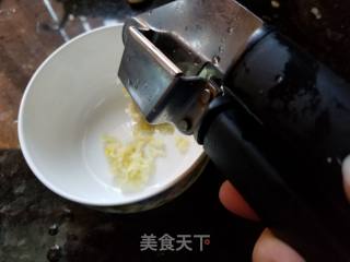 蒜香脆皮肠的做法步骤：1