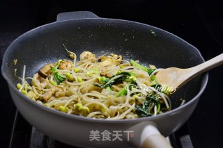 虾仁炒河粉的做法步骤：6
