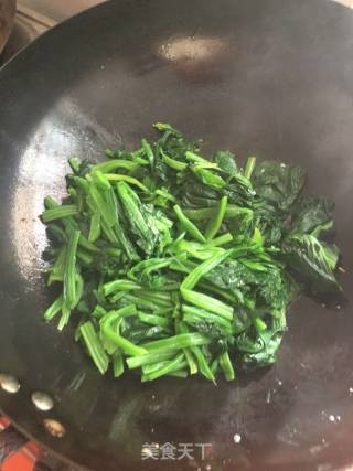 菠菜炒鸡蛋的做法步骤：9