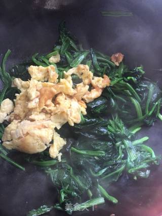菠菜炒鸡蛋的做法步骤：10