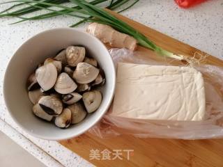 豆腐蚬汤的做法步骤：1