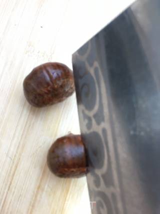 微波炉版糖炒栗子的做法步骤：2