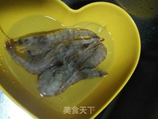 西红柿鲜虾鸡蛋面的做法步骤：3