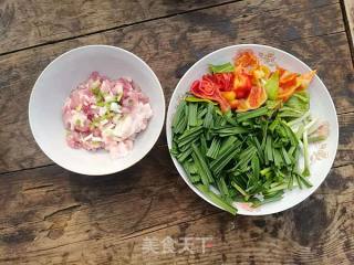 老干妈炒萝卜片的做法步骤：3