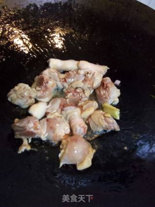 木耳香干烧鸡肉的做法步骤：4