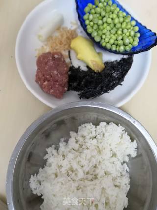 茄汁瘦肉豌豆饭的做法步骤：2