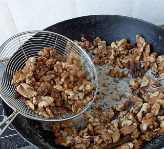 盐酥核桃仁的做法步骤：7