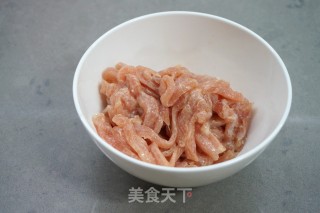 肉丝圆白菜炖粉条的做法步骤：2