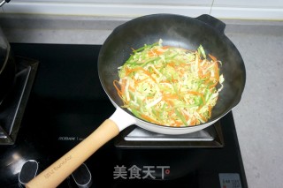 肉丝圆白菜炖粉条的做法步骤：6
