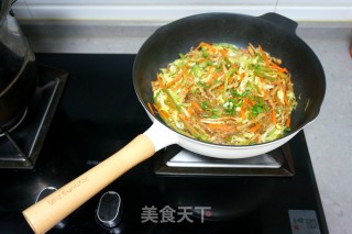 肉丝圆白菜炖粉条的做法步骤：9