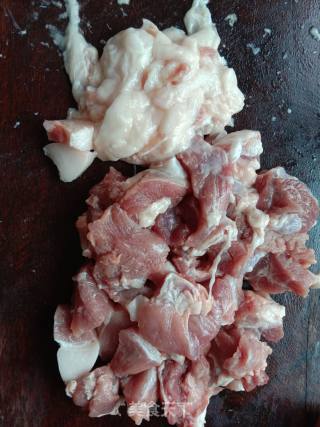 白萝卜红烧肉的做法步骤：1