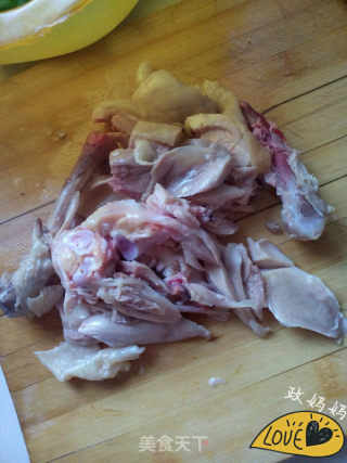 尖椒鸡腿的做法步骤：1