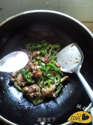 尖椒鸡腿的做法步骤：11