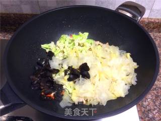 双耳菜花炒肉片的做法步骤：8