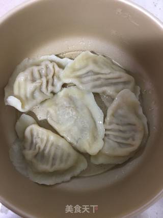 煎剩饺子的做法步骤：3