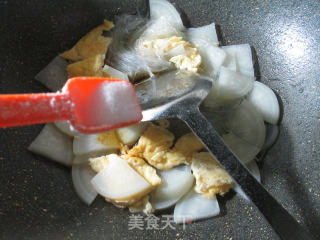 鸭蛋萝卜煮粉丝的做法步骤：8